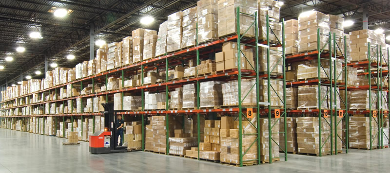 Pallet rack storage bays and warehouse aisles